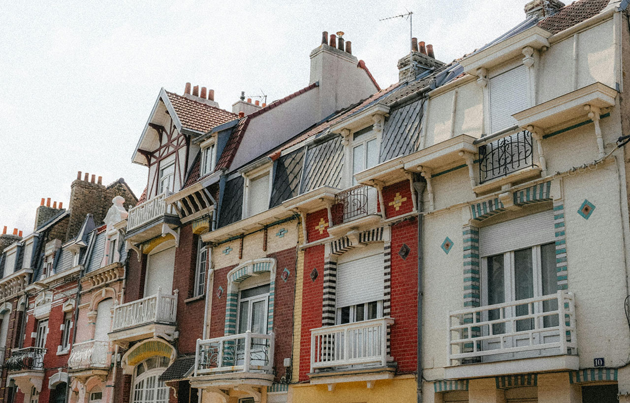 The Best Neighborhoods in Houston & Katy, Texas for Families: Schools, Safety, and Cost of Living Compared (2025 Guide) Traditional houses in Houston